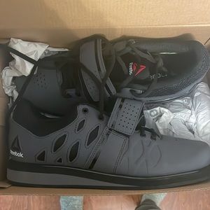 NWT - mens reebok lifting shoes